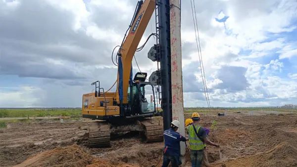Surveyor melakukan survei lokasi pekerjaan sipil untuk PT Rexline Engineering Indonesia (tampilan 5)