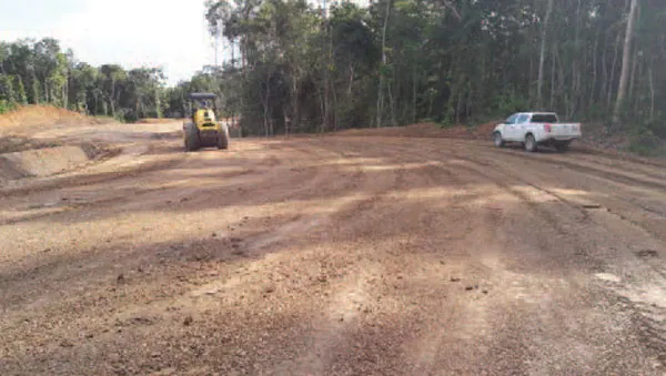 Road roller compacting a hauling road under supervision by PT Rexline Engineering Indonesia (view 6)