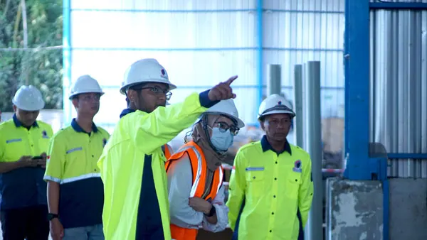 Quality control inspector examining fabricated steel plate sections at PT Rexline Engineering Indonesia (view 4)