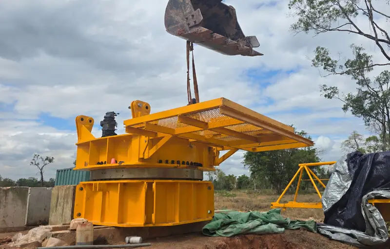 Marine Tower Crane Foundation & Erection — Starter-mast foundation and slewing-platform assembly