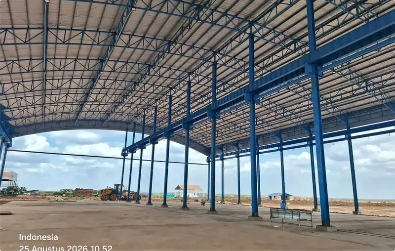 T-Workshop Complex, 13,360 m² — Finished bays, cladding and floor preparation