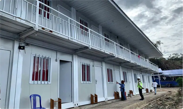 Housing Camp & Kitchen